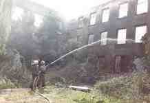 В Кам’янському горіла закинута будівля: фото, відео