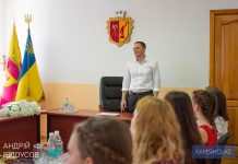 Школярам і студентам Кам’янського вручили стипендії виконкому