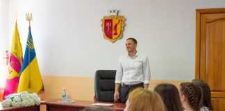 Школярам і студентам Кам’янського вручили стипендії виконкому