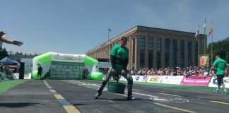 Змагання богатирів та мер, що тягнув маршрутку: в Кам’янському проходить фестиваль стронгменів (фото)