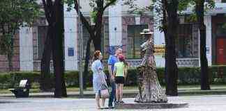 У Кам’янському відкрили сквер після реконструкції