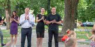 У Кам’янському на дитячому майданчику встановили новий атракціон