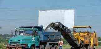 У Кам’янському продовжують ремонтувати дороги