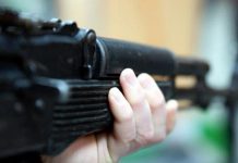 В Кам’янському чоловік розганяв граючих дітей автоматом