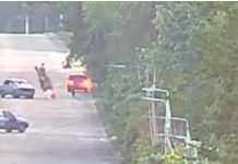 В Кам’янському авто знесло мотоцикліста: відео