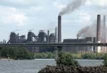 В Кам’янському працівників заводу примушують до зустрічі з одіозним нардепом: фото