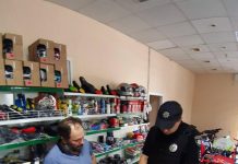 В Кам’янському чоловік побив продавця: фото