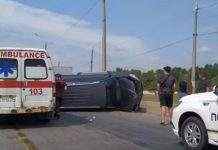 На лівобережному мосту в Кам’янському перевернулось авто: відео