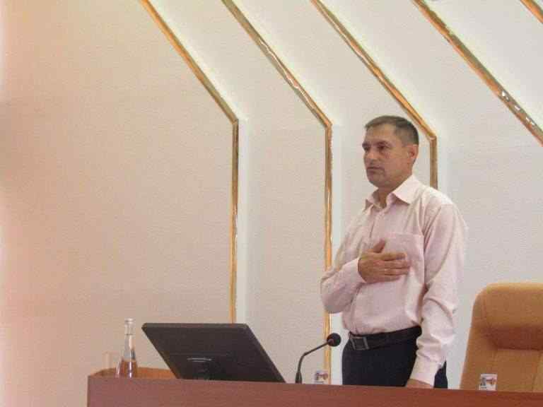 Секретар міської ради провів брифінг щодо питань позачергової сесії