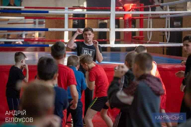 Титулований боксер Денис Берінчик провів відкриті тренування в Кам’янському
