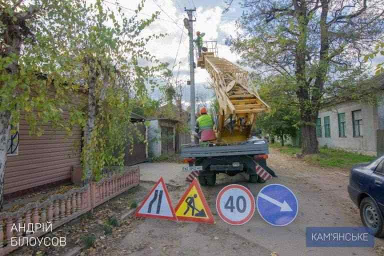 Кам’янський міський голова проінспектував роботи з відновлення зовнішнього освітлення