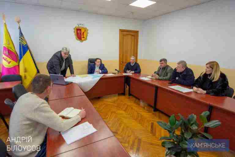 Льодовий каток, багатофункціональне стрільбище і оновлений лівобережний парк: в Кам’янському обговорили проекти розвитку міста