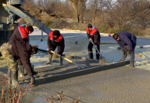 В Кам’янському почали будувати нові міні-футбольні поля