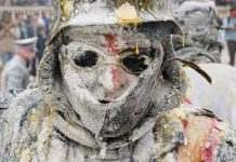 В Испании прошла традиционная битва мукой и яйцами