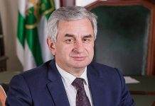 Оппозиция добилась отставки президента Абхазии Рауля Хаджимбы