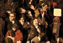 Иран после признания вины охватили массовые протесты