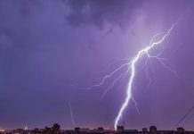 В Украине из-за аномально тёплой погоды начались зимние грозы