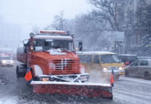 Непогода в Украине: 600 сёл и посёлков без света, на дорогах пробки