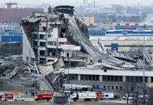 В Санкт-Петербурге рухнул огромный спорткомплекс, есть жертвы