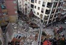 В Стамбуле рухнул семиэтажный аварийный дом