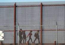 Погибла беременная, которая перелезала через стену на границе США