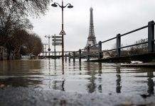 В Париже из берегов вышла Сена, подтоплены набережные