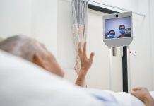 В Таиланде роботы ухаживают за пациентами с коронавирусом