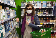 Солнце и алкоголь: в Минздраве опровергли мифы о COVID-19