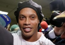 Роналдиньо покинул тюрьму в Парагвае и поселился в роскошном отеле