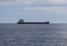 Около 100 тысяч моряков не могут сойти на берег из-за коронавируса