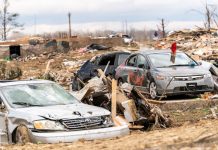 Торнадо в США: девять человек погибло, разрушены сотни домов