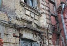 Что собираются делать в Украине с аварийными домами