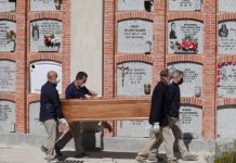 В Испании 3 тыс. семей обвиняют правительство в смерти родных