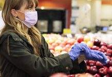 Комаровский рассказал, защищают ли перчатки от COVID-19