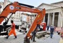 В Риме провалился асфальт, обнажив дорогу времён Цезаря