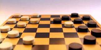 Шашки перемагають у двобої з карантином