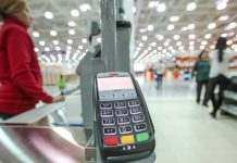 В Украине можно будет снимать наличные в магазинах и кафе