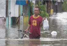 Ливни, наводнения и тайфуны: несколько стран накрыла стихия