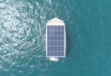 В Австралии построили электрояхту, которую не надо заряжать