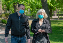 Центральний парк Кам’янського чепуриться перед відкриттям