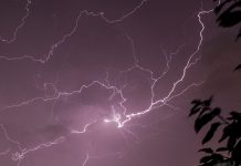 В Индии за один день от ударов молний погибло 107 человек