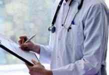 Кабмин пообещал медикам повысить зарплату в этом году