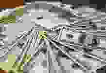 Доллар по тридцать гривен с Нацбанком не обсуждается, – Шмыгаль