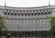 Кабмин собирается на месяц продолжить карантин в Украине