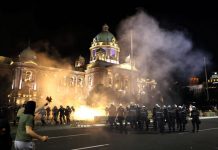 Сербия взбунтовалась против карантина, в стране беспорядки