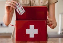 Медики рассказали, как собрать аптечку для поездки на отдых