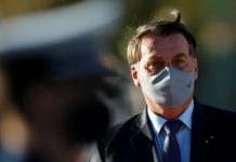 Журналисты подают в суд на заразившегося COVID-19 Болсонару