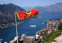 Туристы из Украины могут ехать на отдых в Черногорию