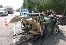 ДТП на трассе Киев-Чоп: автомобиль нарушителя разорвало пополам