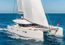 Днепровские путешественники выходят в океан на катамаране